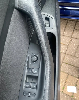 Volkswagen Passat cena 73900 przebieg: 99600, rok produkcji 2019 z Warszawa małe 596